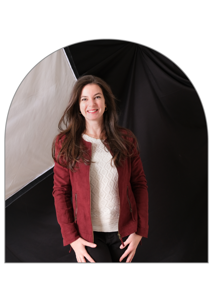 Portrait professionnel Camille Doro dans son studio de photographie à Toulouse, lauragais