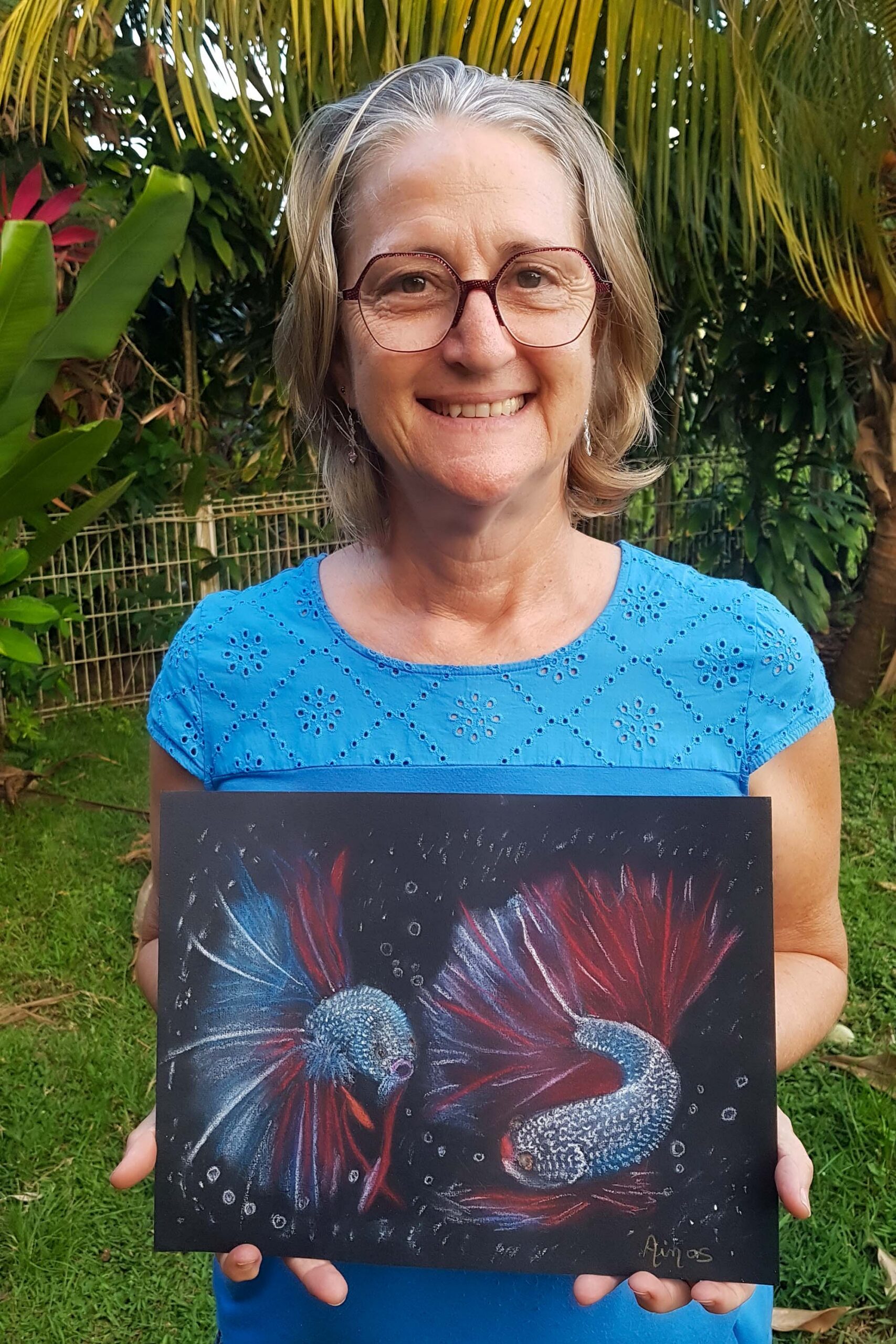 portrait d'une salariée en entreprise qui a réalisé une création artistique